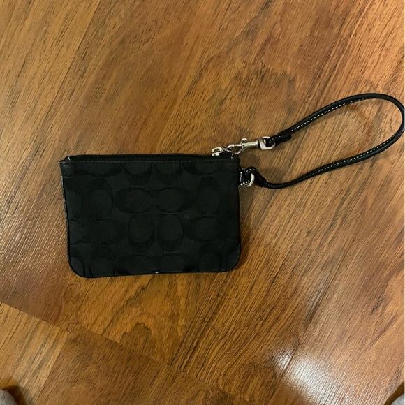 Coach wristletđź–¤ - Picture 2 of 3